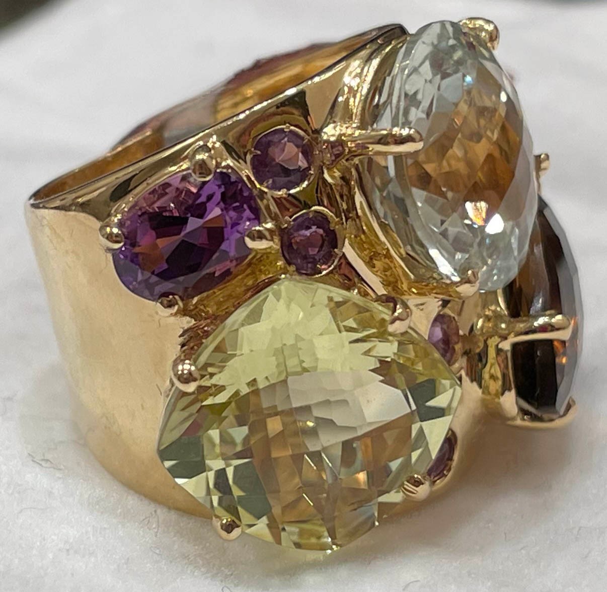 Very Good cond Auth Roberto Coin Ipanema Bold Multigem 18 KT Yellow Gold Ring