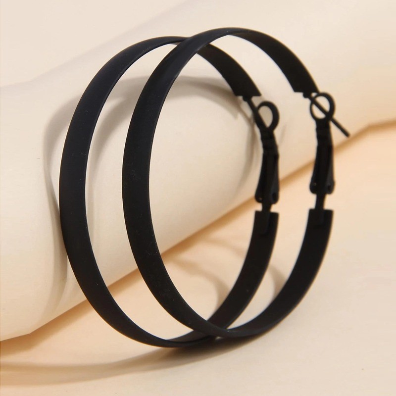Women’s Black Geometric Circular Earrings Retro Fashion Ear Buckle Ferroalloy