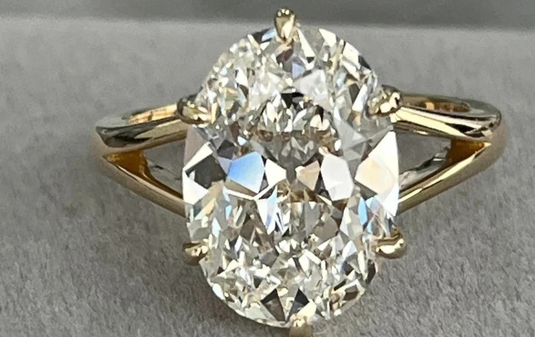 IGI 5.00 Ct Oval-Cut EF/VS1 Lab Grown Diamond Split Shank Ring 14k Yellow Gold