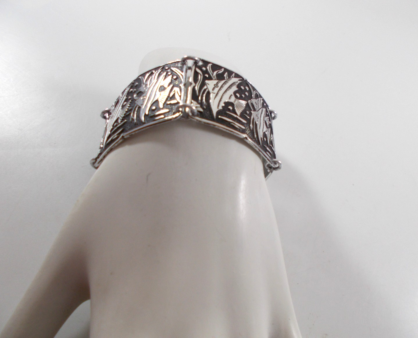 VTG Silver Tone & Black Angel Fish Aluminum Panel Bracelet W. German Free Ship