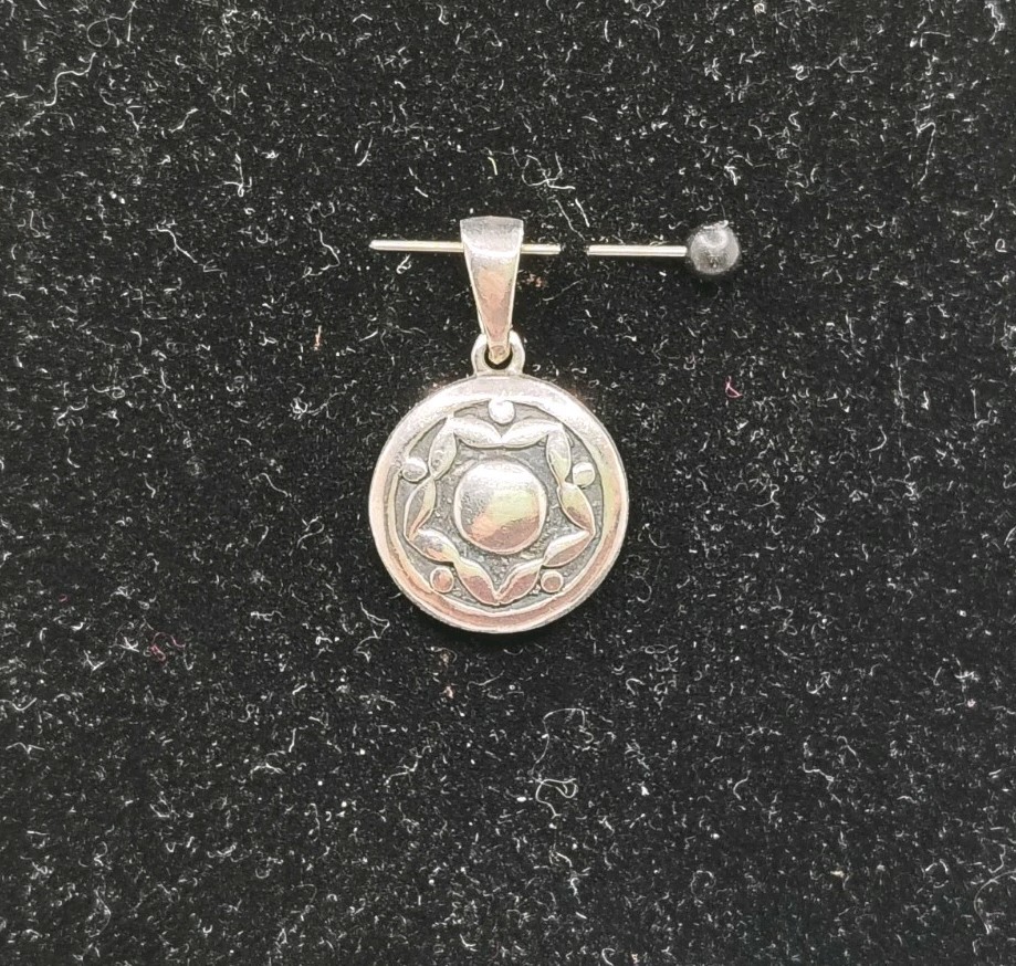 Vintage NF 925 Sterling Silver Round Ornate Medallion Pendant Thailand