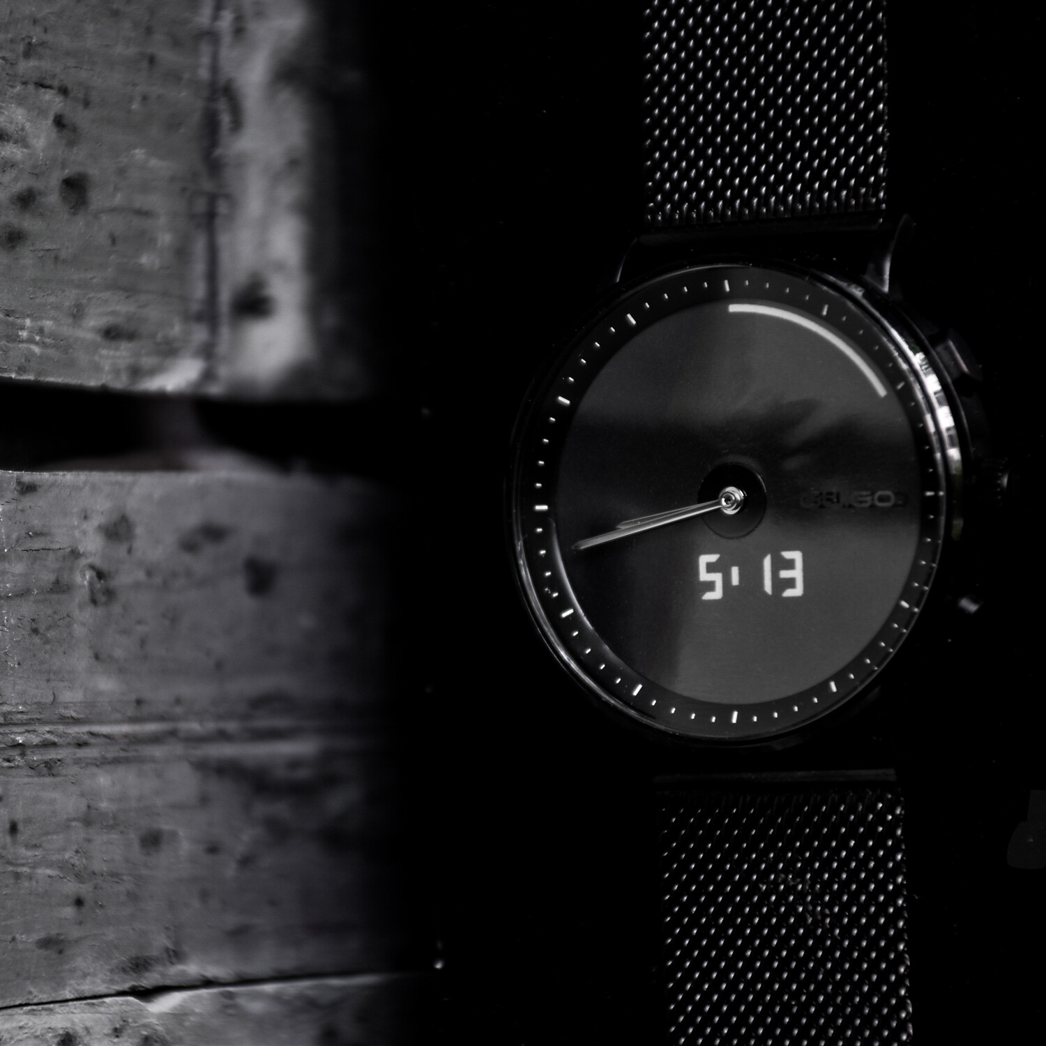 The first quartz movement hybrid Eink Smart Watch with 30 days long standby time