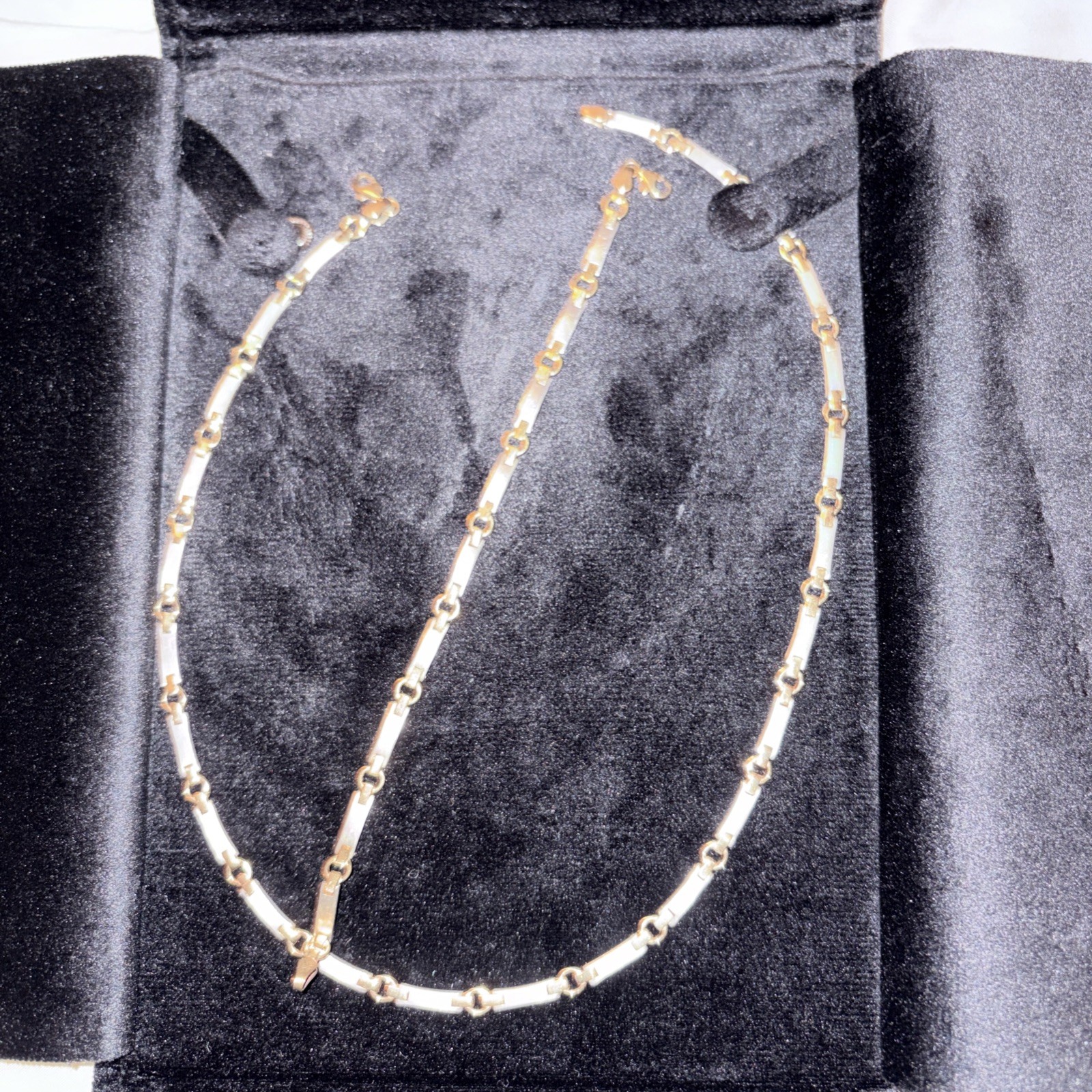 9 Carat Gold Fancy Link Yellow And White Gold Necklace And Bracelet Set 29.11 G