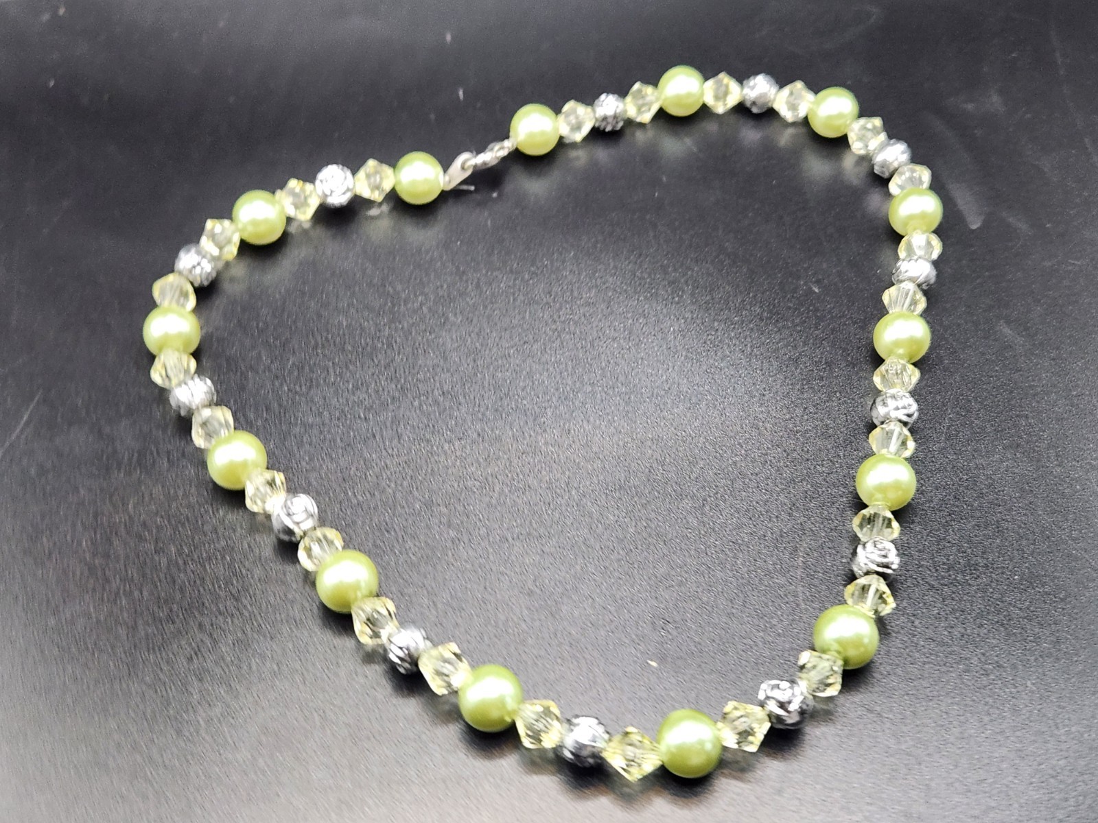 #0332 – Green Faux Pearl Crystal Silver Rose Bead Necklace 17″ Floral Statement