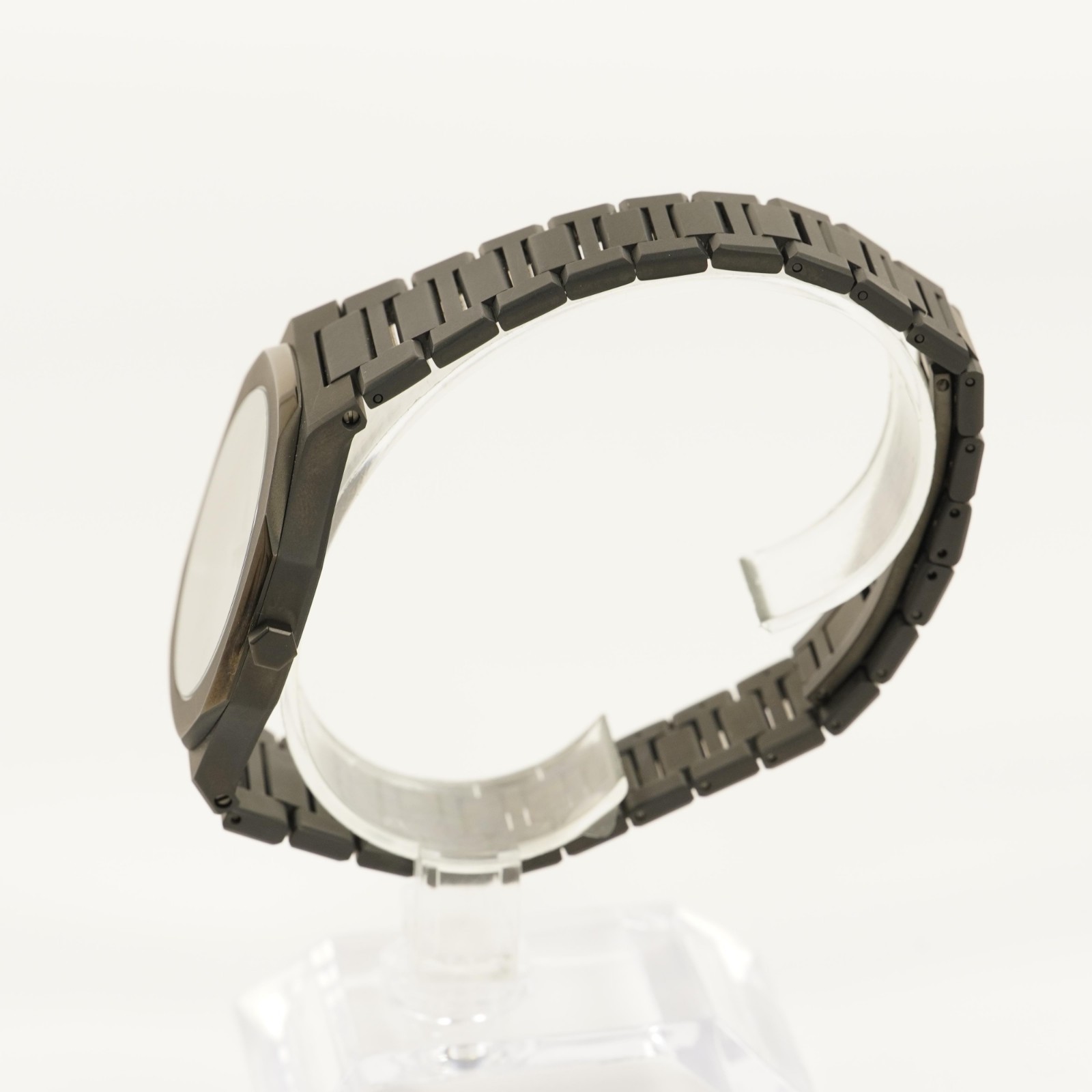 D1 Milano Antracite Ultra Thin Bracelet Watch 40mm – D1-UTBJ22