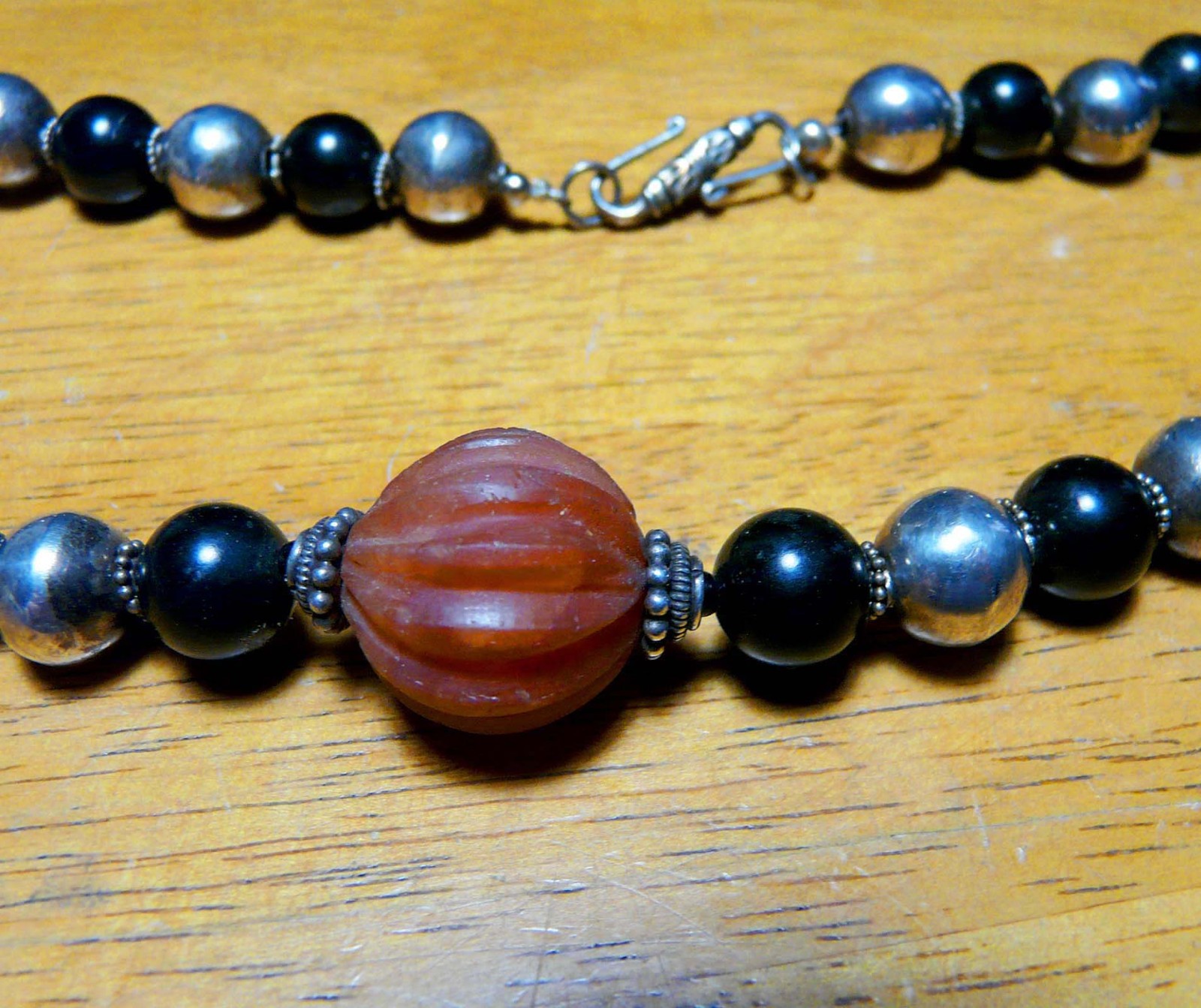 TRIBAL SIVER & BLACK AGATE & CARNELIAN CENTER BEAD_7 STRAND WIRE_30 IN NECKLACE
