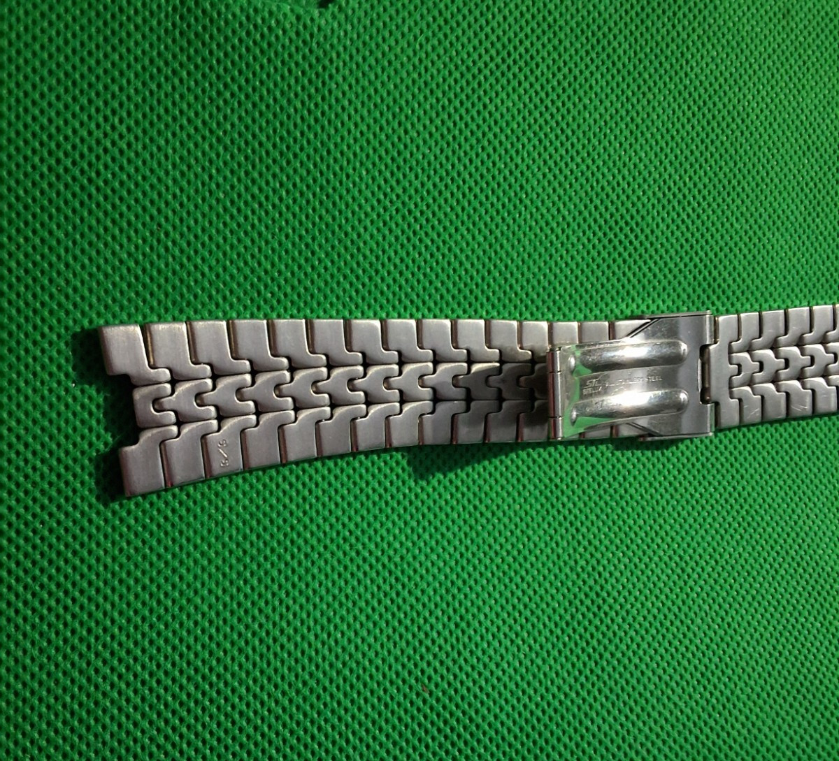 New Mido Stainless Steel Wrist Watch Bracelet 24 mm.