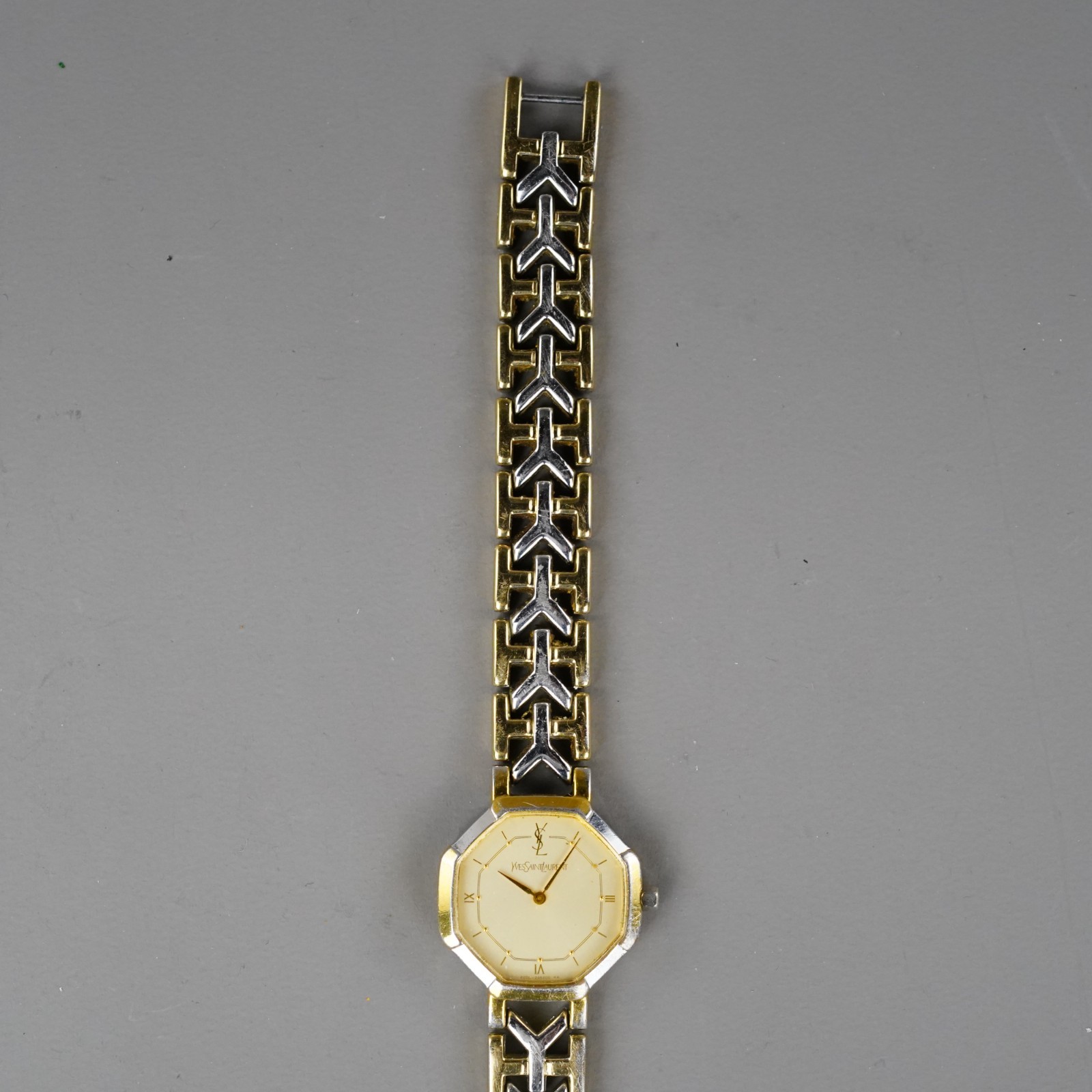 Yves Saint Laurent Vintage Women’s Watch 2200-241762 Gold 23mm New Battery