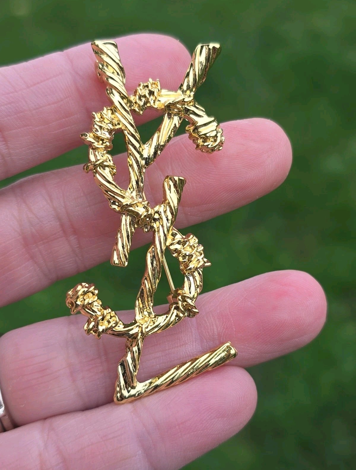 YSL Yes Saint Laurent Paris Vintage Brooch Pin Gold Tone BEAUTIFUL