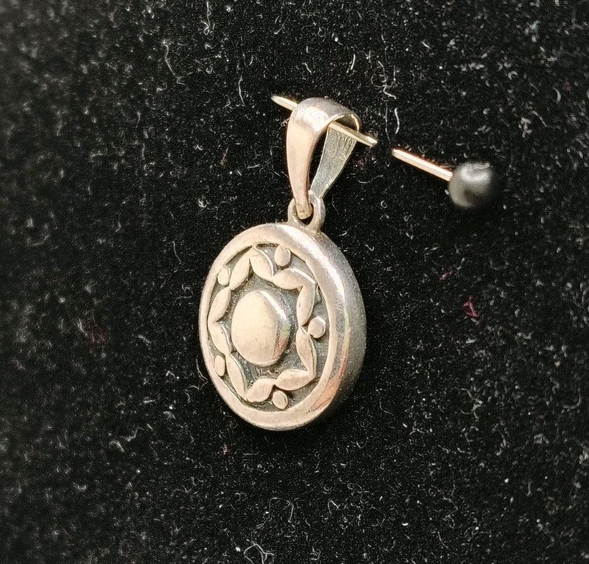 Vintage NF 925 Sterling Silver Round Ornate Medallion Pendant Thailand