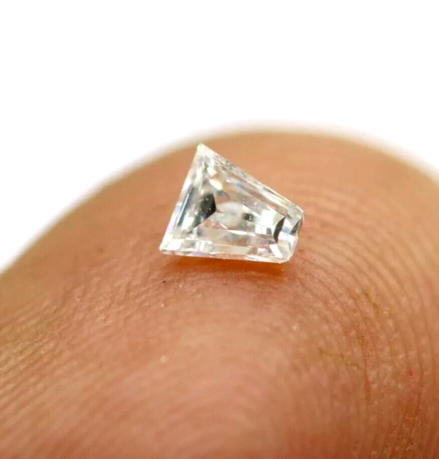 G/VS2 0.094 Ct Certified Natural Loose Diamond Tapered Baguette Cut 3 × 2 mm