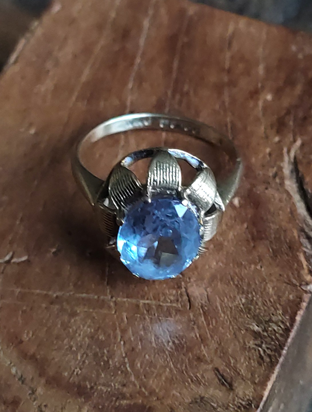 9ct Gold Ring Set With Large Blue Topaz Stone 9 Carat Yellow Gold Ring 2.9g