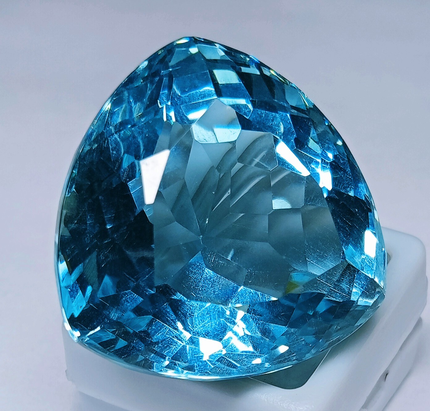 Natural Aquamarine Trillion Cut Ocean Blue Certified 89.15 Ct Loose Gemstone