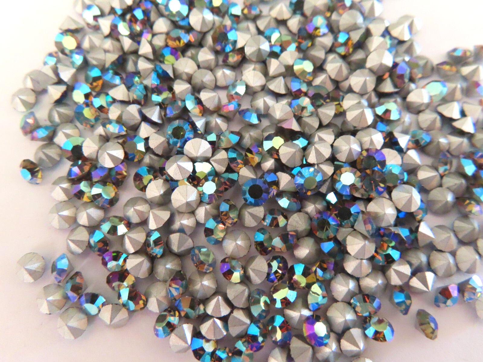 144 Swarovski Rhinestones 32pp Starlight (retired color)/foiled. #1100