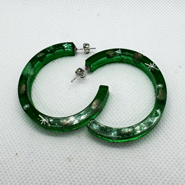 Green Round Hoop Earrings Resin Butterfly Closure Lobe No Stone