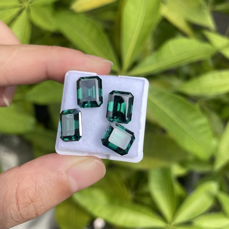 Green Color VVS1 Emerald Cut Moissanite Stone Loose Gemstone with GRA Cert