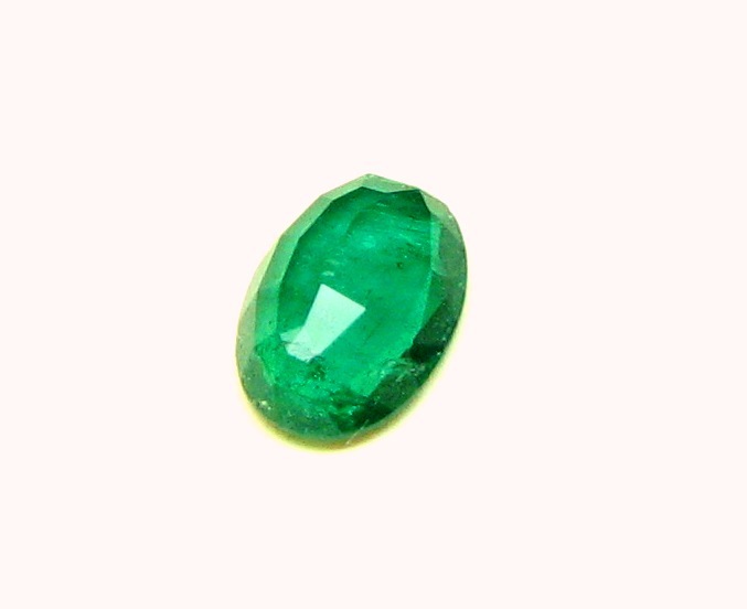 Natural Oval Intense Green Emerald 8.2×5.7×2.7 MM LxWxD Zambian 0.88 Carat