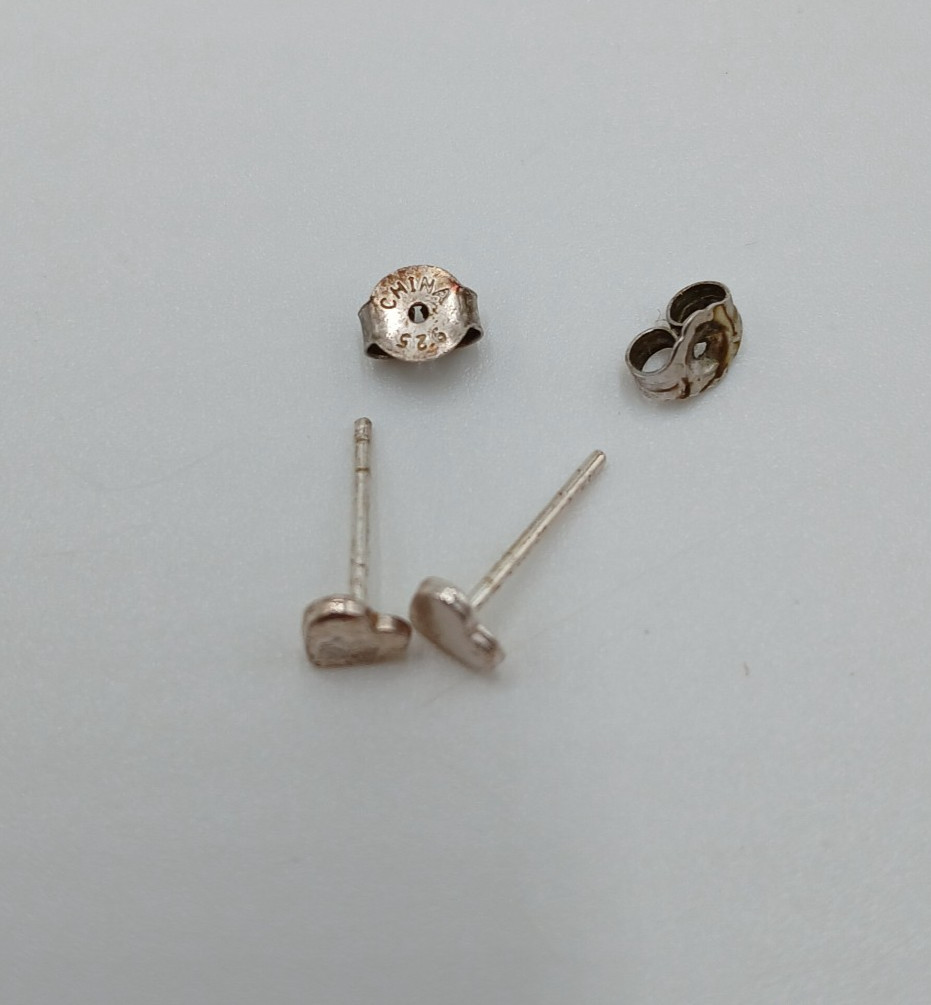 VTG Heart Stud Earrings 0.25in Silver Lightweight Everyday Wear Dainty READ