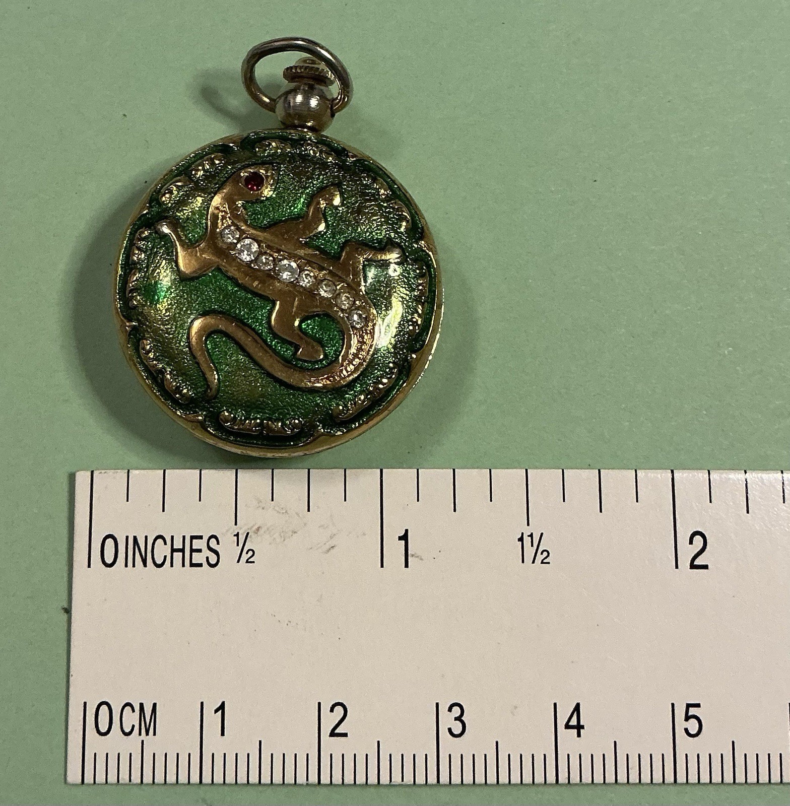 Vintage Ladies Endura Pendant Watch Gecko On Back With White And Red Stone A1046