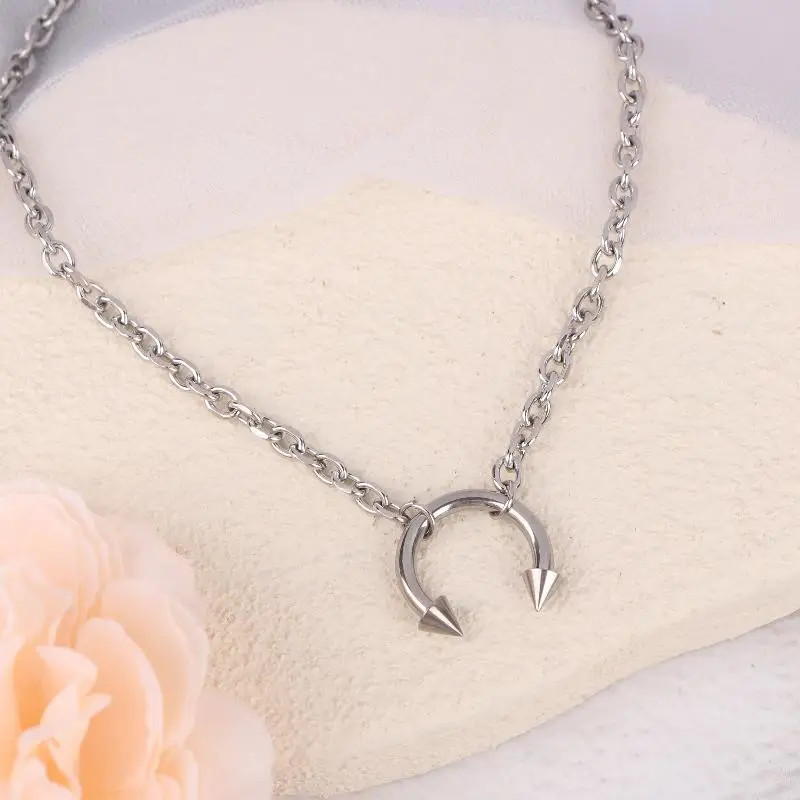 Retro Hip-hop Style Titanium Steel Necklace Party Punk Rivet Pendant Unise