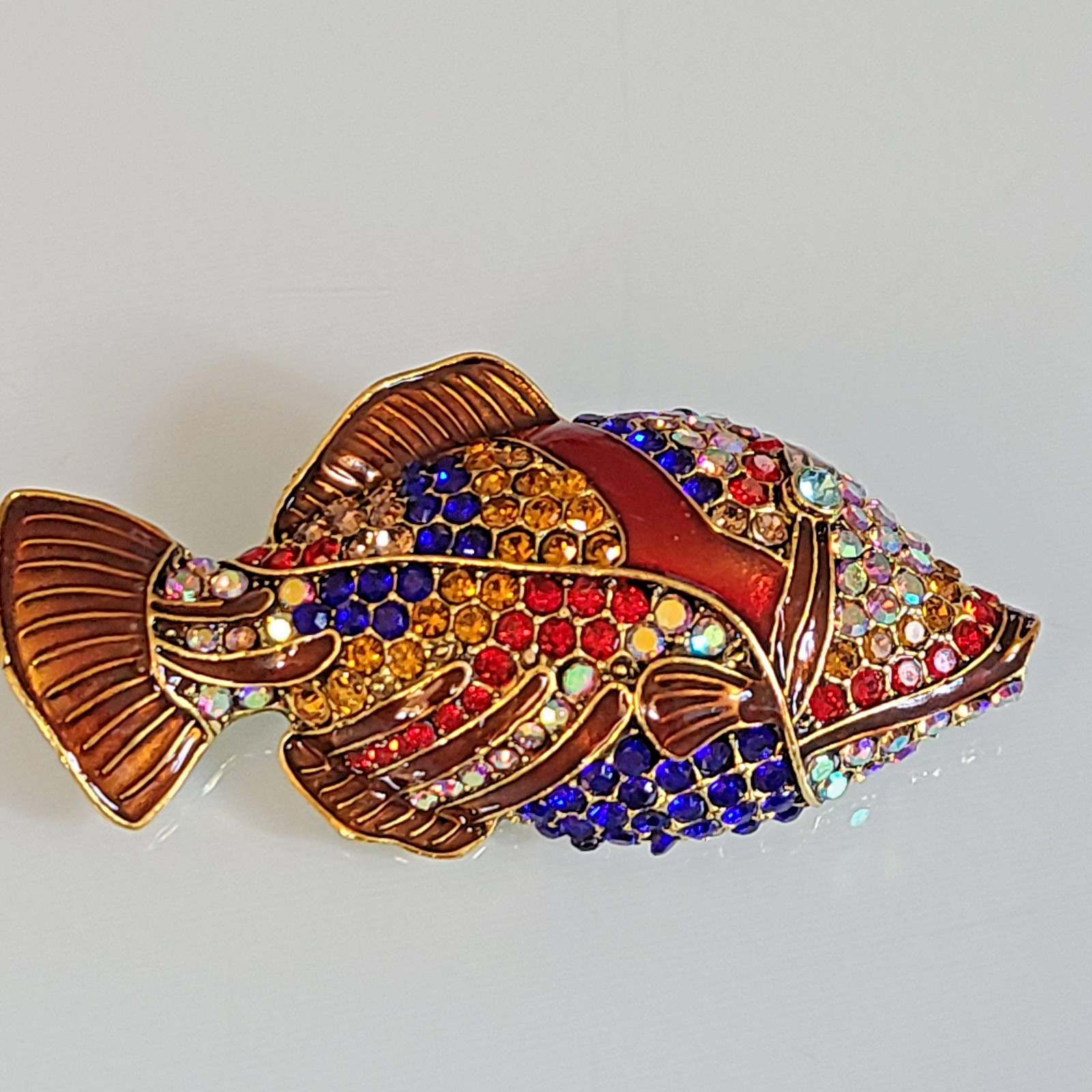 FAB HUGE 2.50″ UNSIGNED DESIGNER STYLE CRYSTAL RHINESTONE FISH BROOCH MULTI