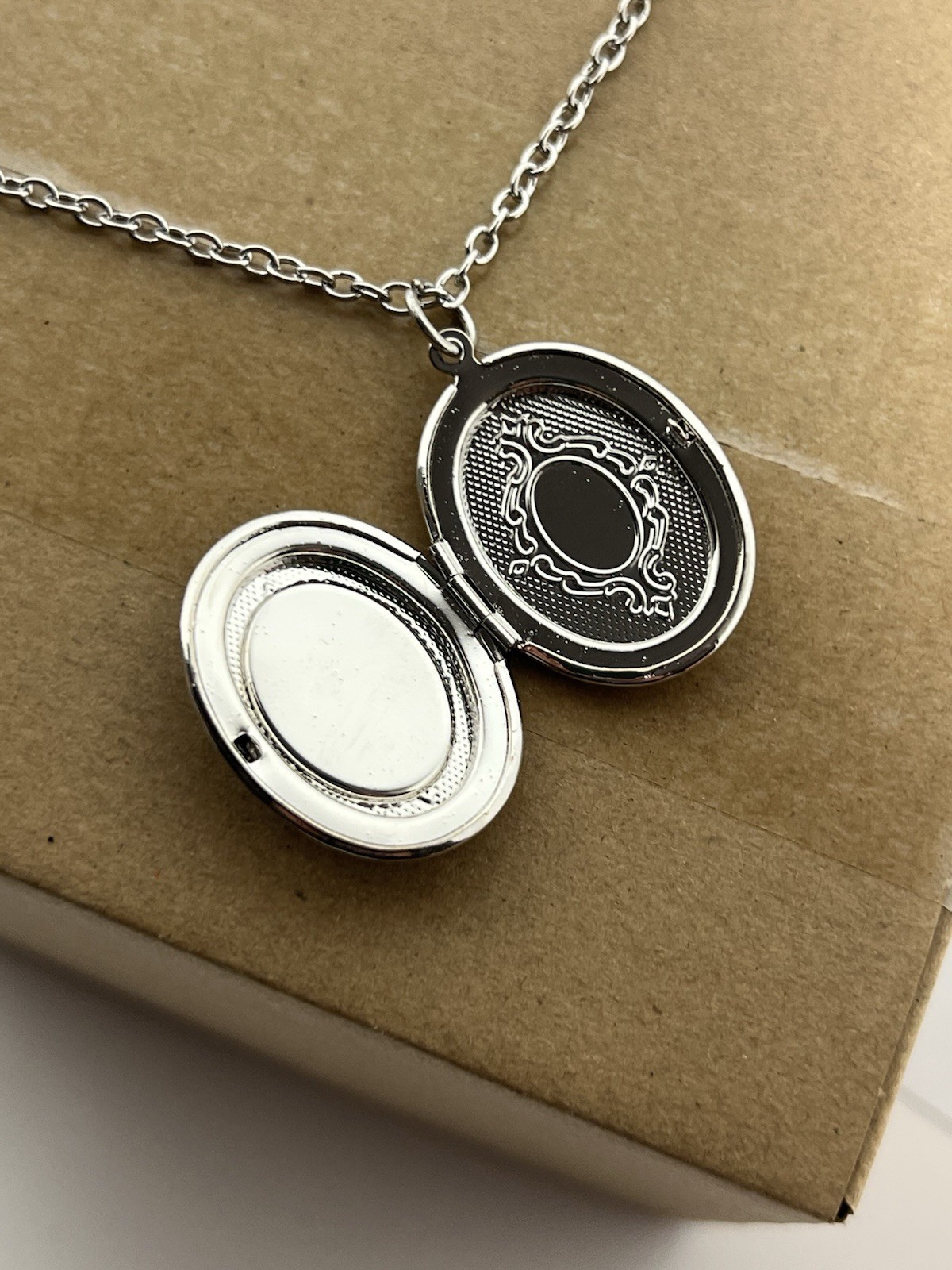 Gothic Cat Cameo Oval Pendant Necklace Locket New