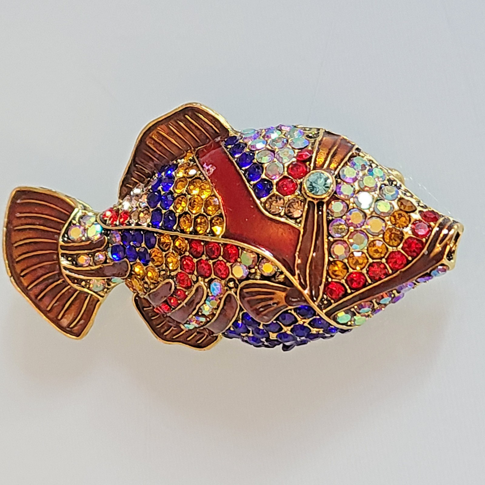 FAB HUGE 2.50″ UNSIGNED DESIGNER STYLE CRYSTAL RHINESTONE FISH BROOCH MULTI