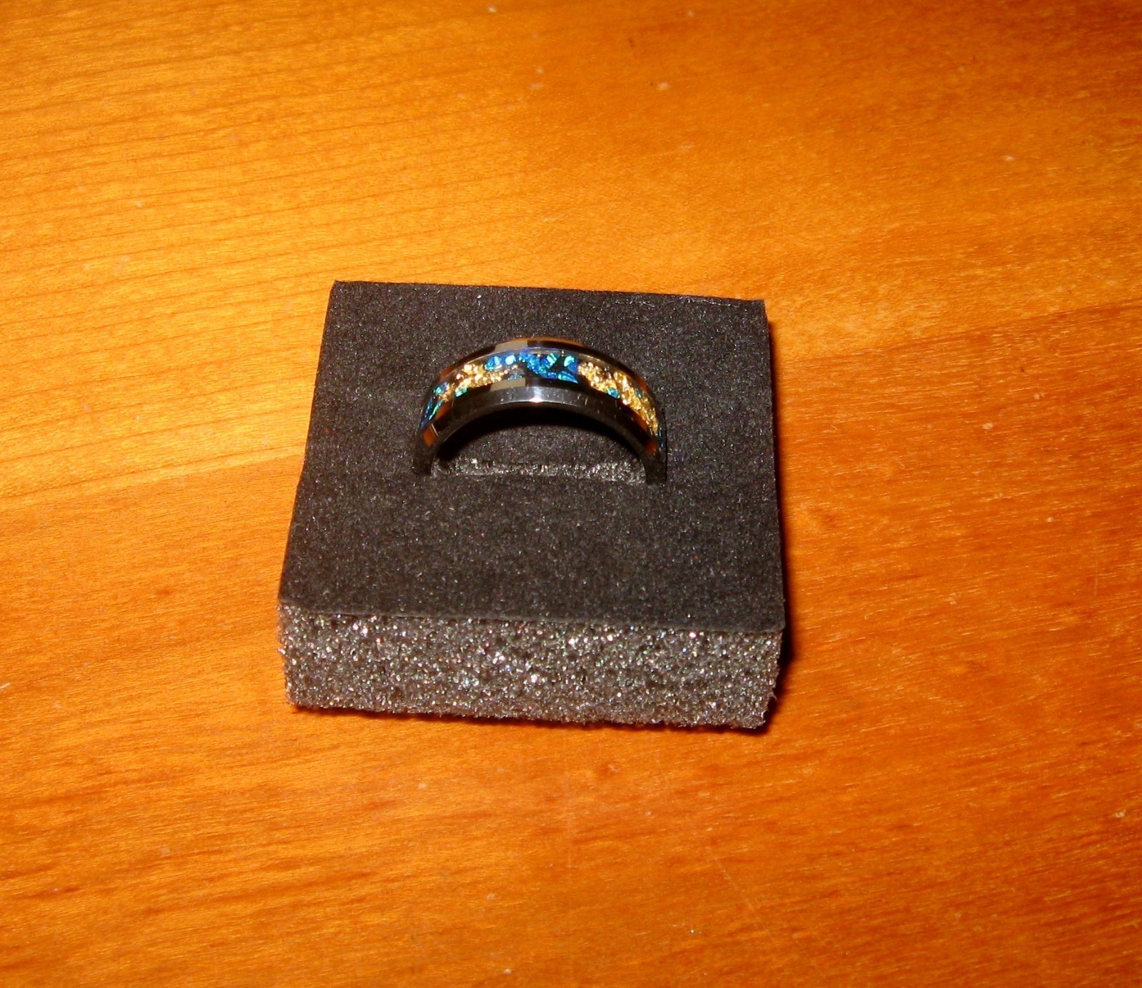 Men’s Ring Silvertone Trim Band Sz 9 Blue w Gold Leaf Flakes Modern Wedding Ring