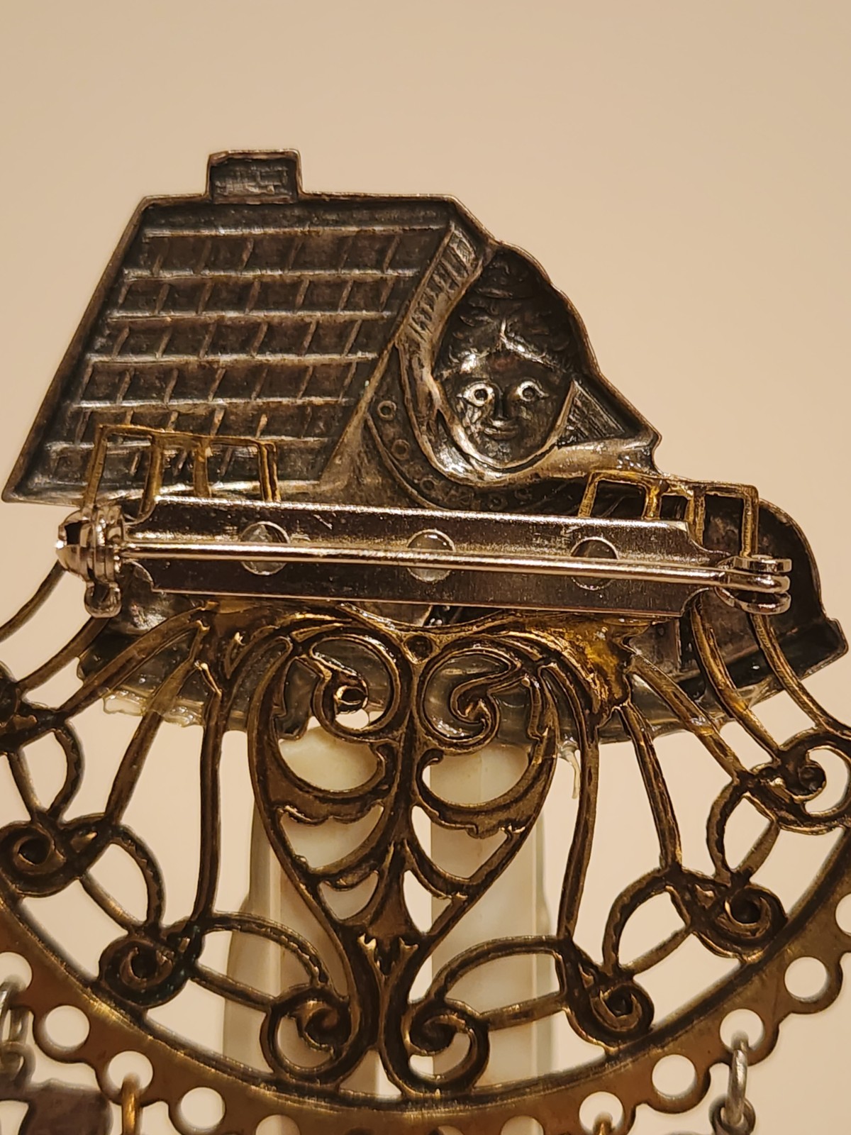 Rare Vintage Old Woman Who Lived in a Shoe Pin Brooch Charms Family