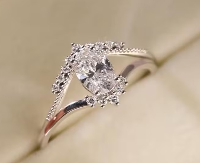 3.40Ct Oval-Cut E/VS1 Lab Grown Diamond Solitaire Engagement Ring 14k White Gold