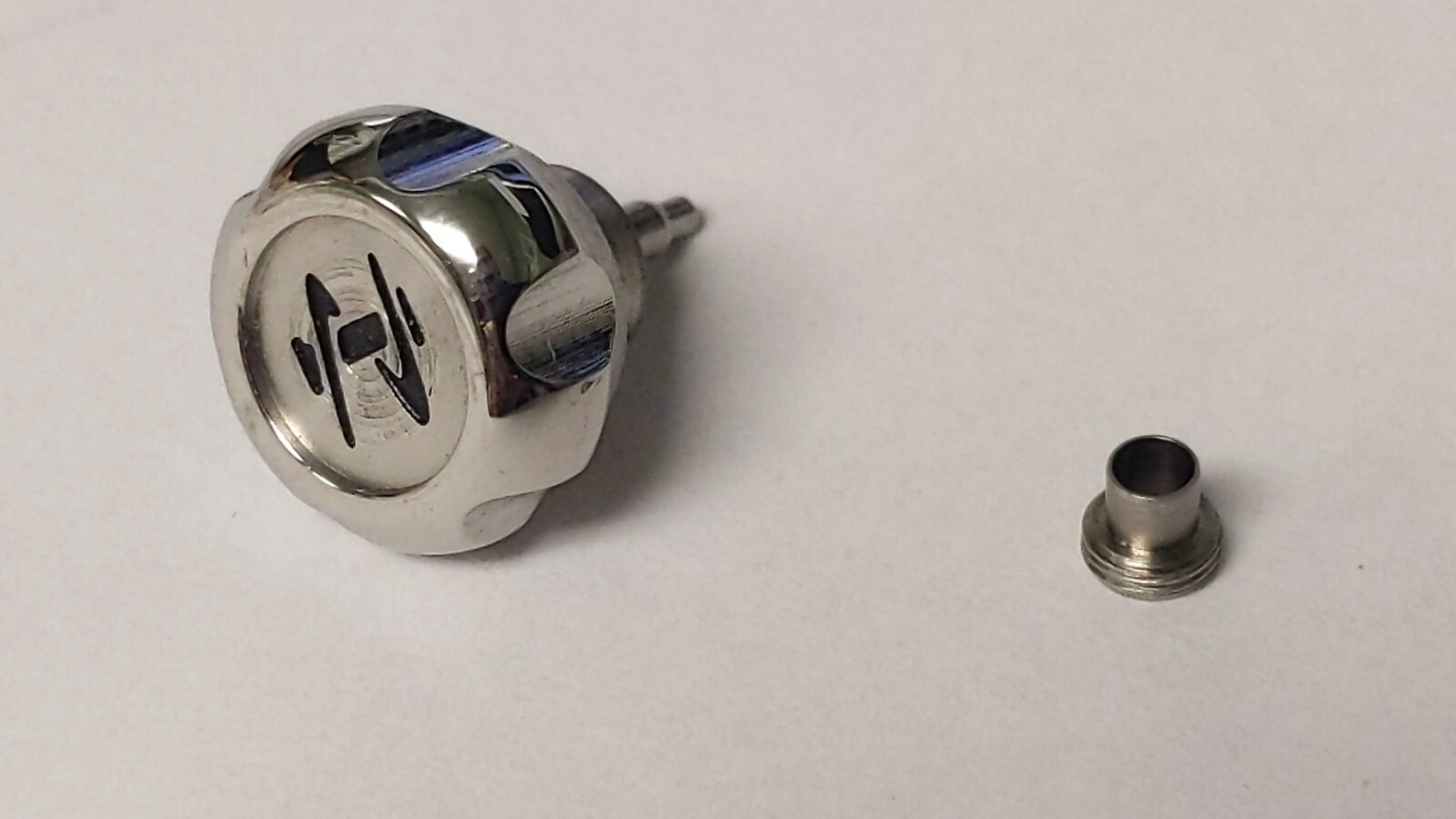 Invicta CrownS/S WHITE/SILVER with black logo screwdown 12mm with tube, NEW