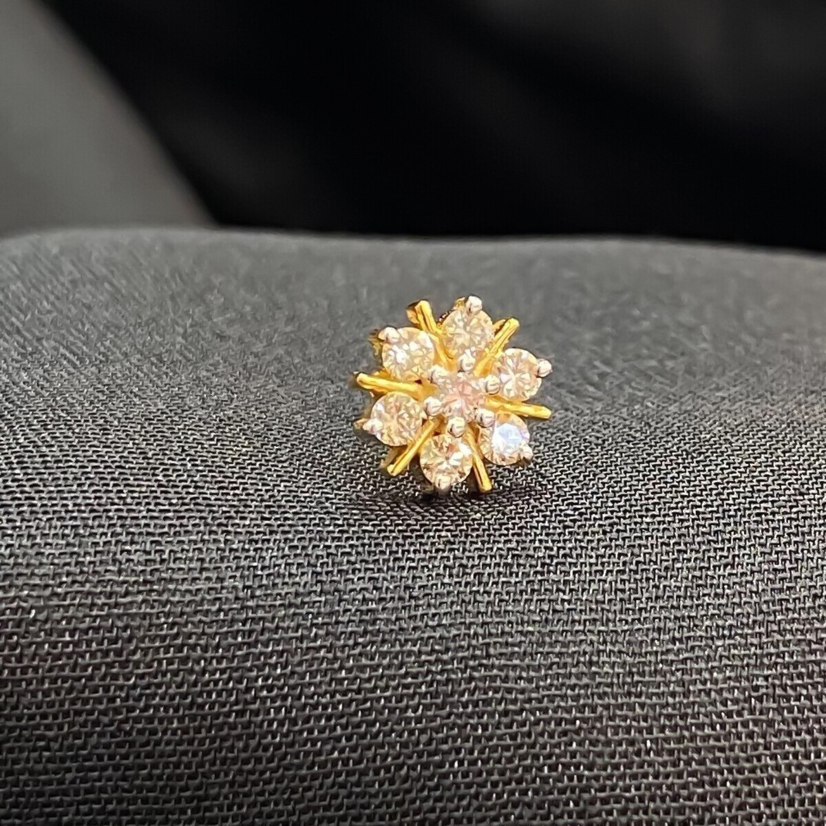 Round Brilliant Cut Natural Diamonds Flower Shape Nose Stud 14K Yellow Gold