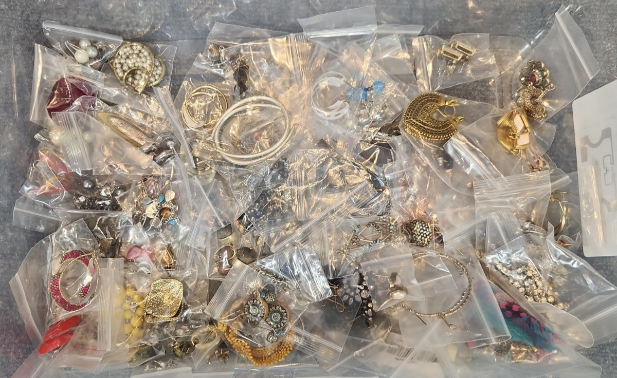 Jewelry Wearable Earring Collection 5 Lbs Matched Pairs Lot #683 See Description