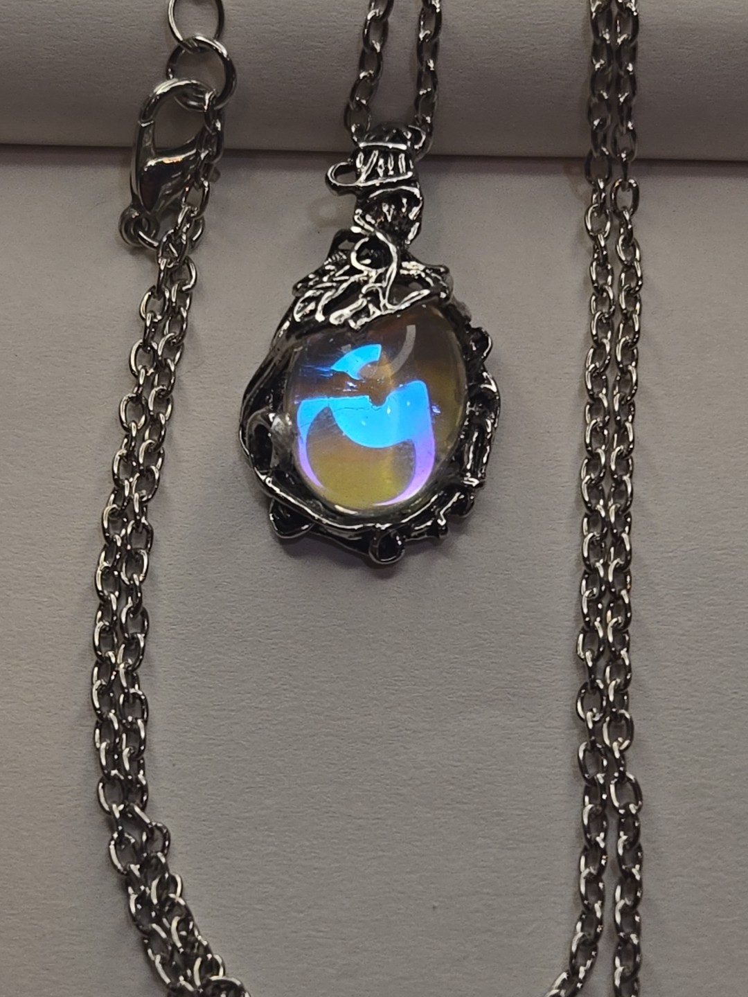 Silver Plated Alloy Moonstone Pendant With Leaf Design Necklace