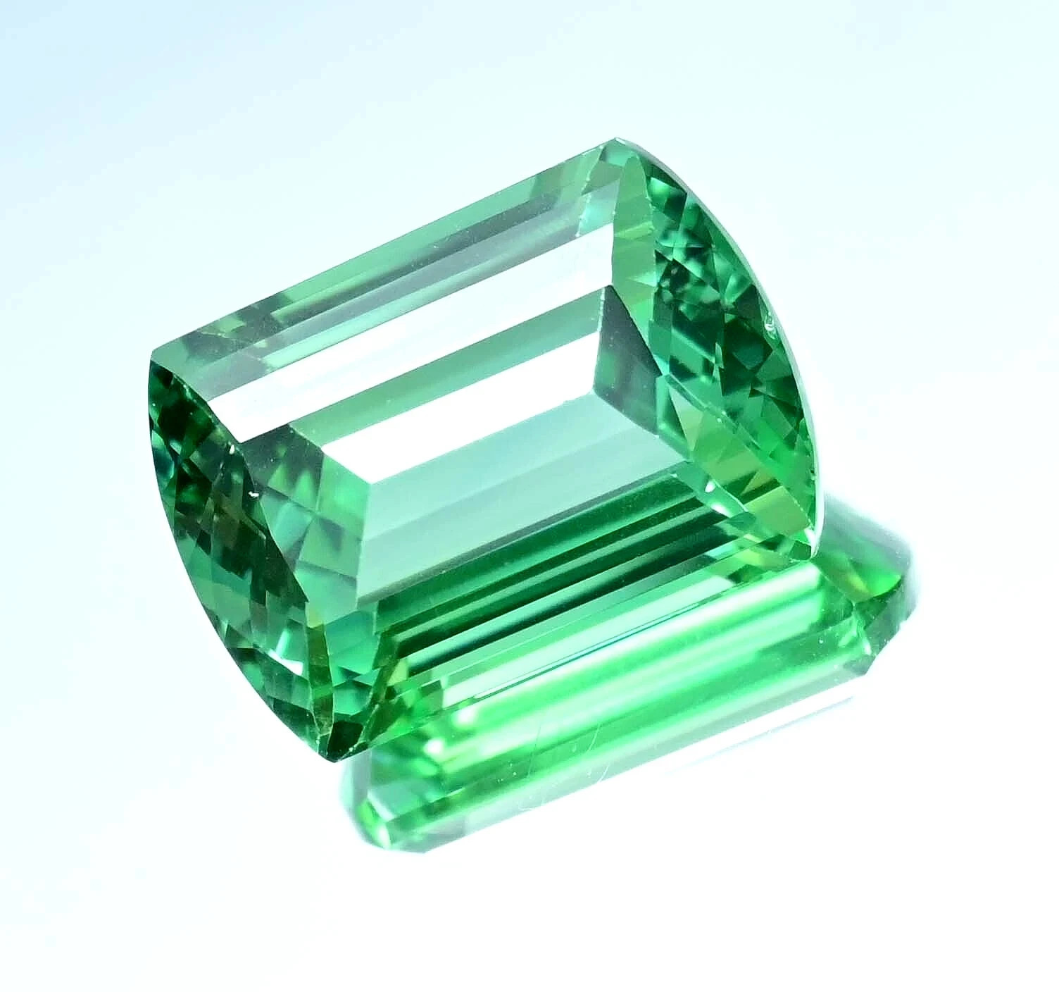 Exquisite 11.25 Ct Natural Light Green Sapphire Cuahion Certified Loose Gemstone