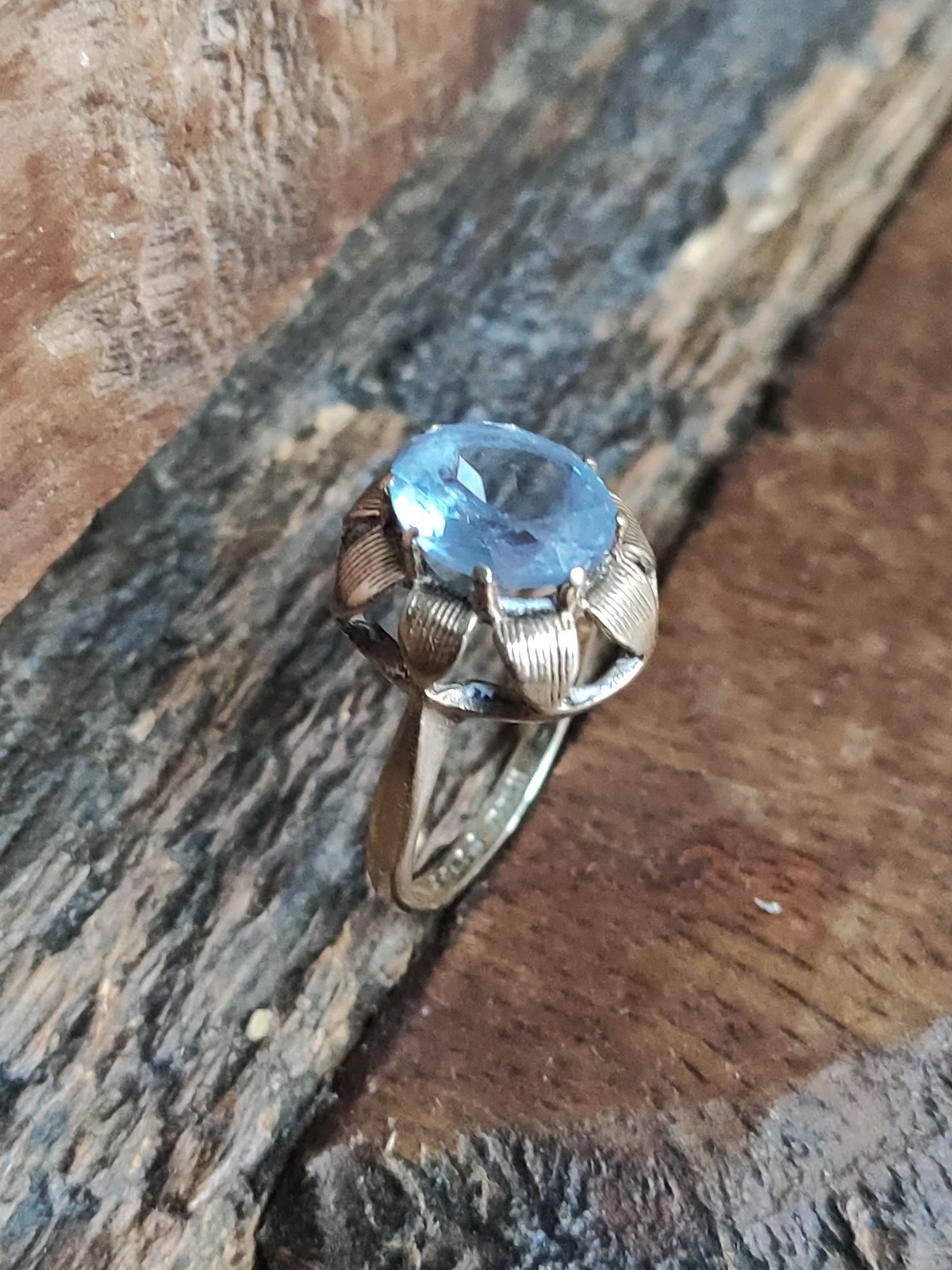 9ct Gold Ring Set With Large Blue Topaz Stone 9 Carat Yellow Gold Ring 2.9g