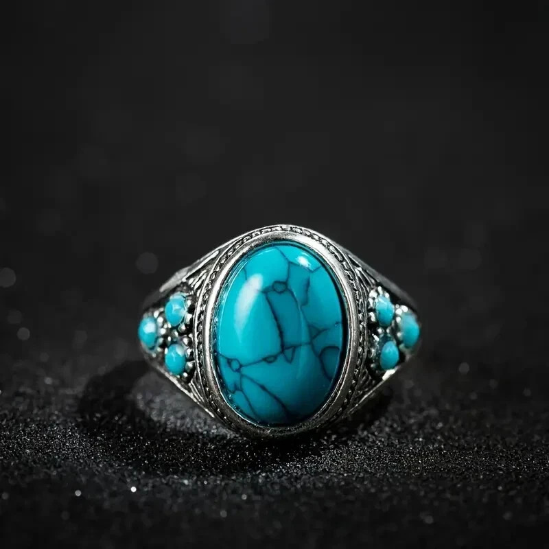 Women’s Turquoise Ring, Size 9. FREE SHIPPNG IN THE USA!