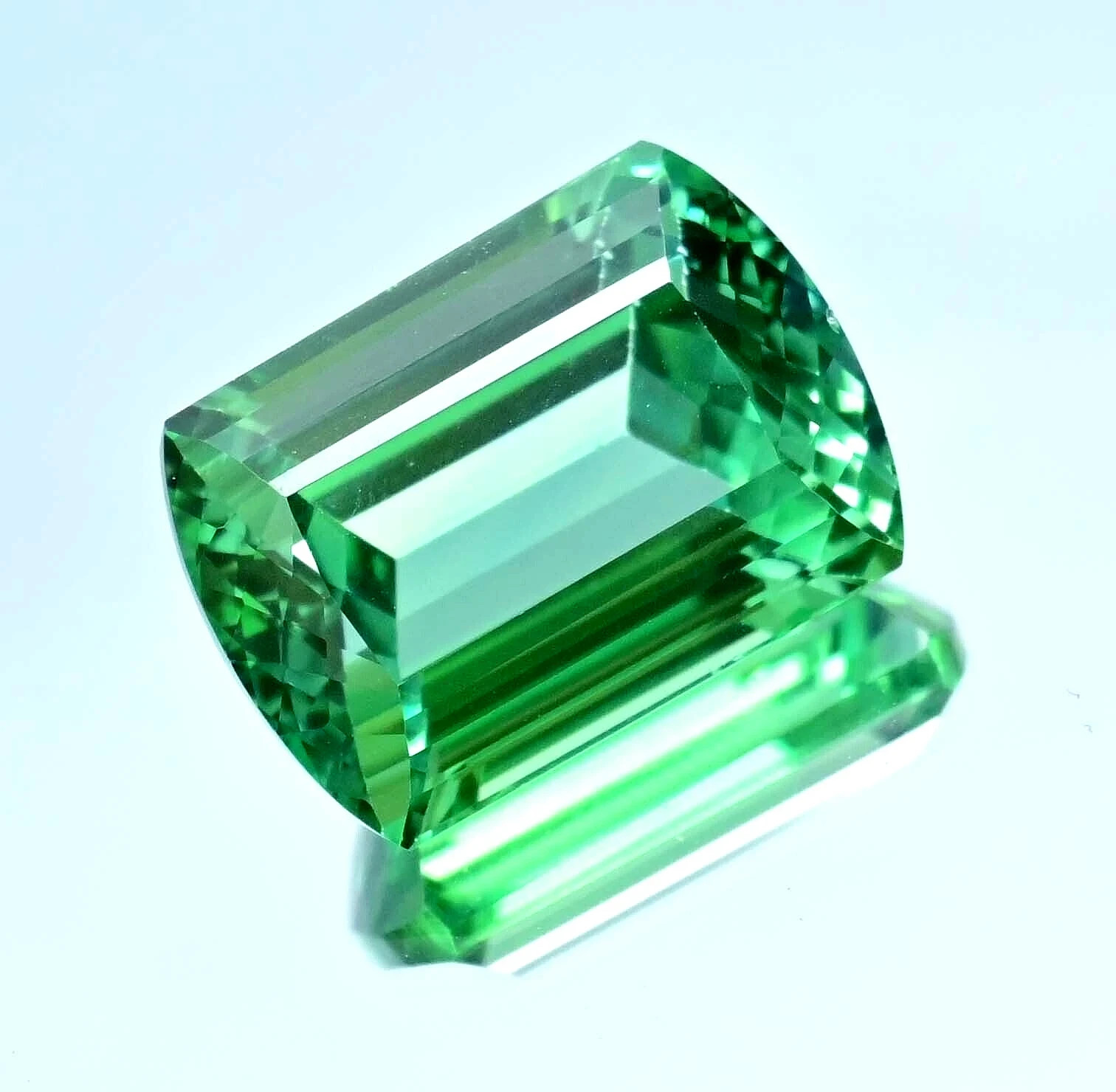 Exquisite 11.25 Ct Natural Light Green Sapphire Cuahion Certified Loose Gemstone
