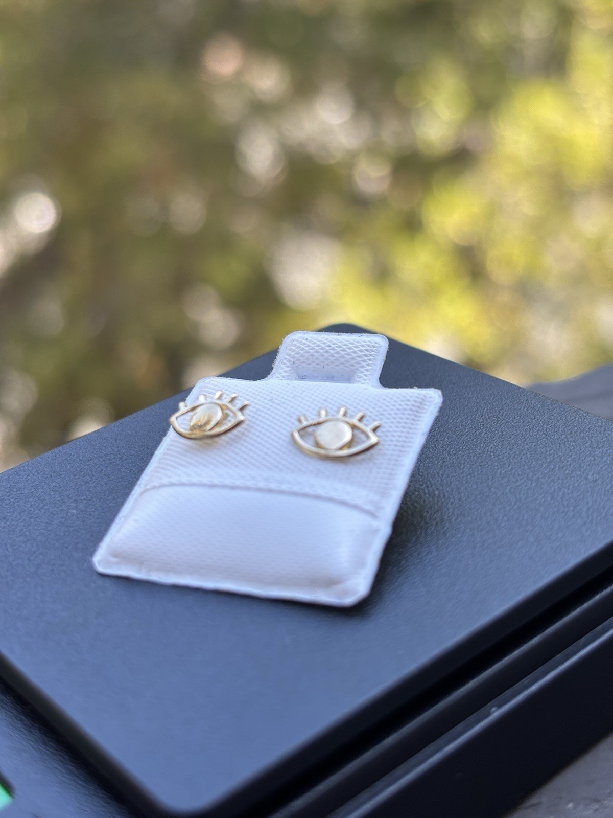 10 K Gold Eye Theme Stud Earrings Pair No Stone Metal Lobe