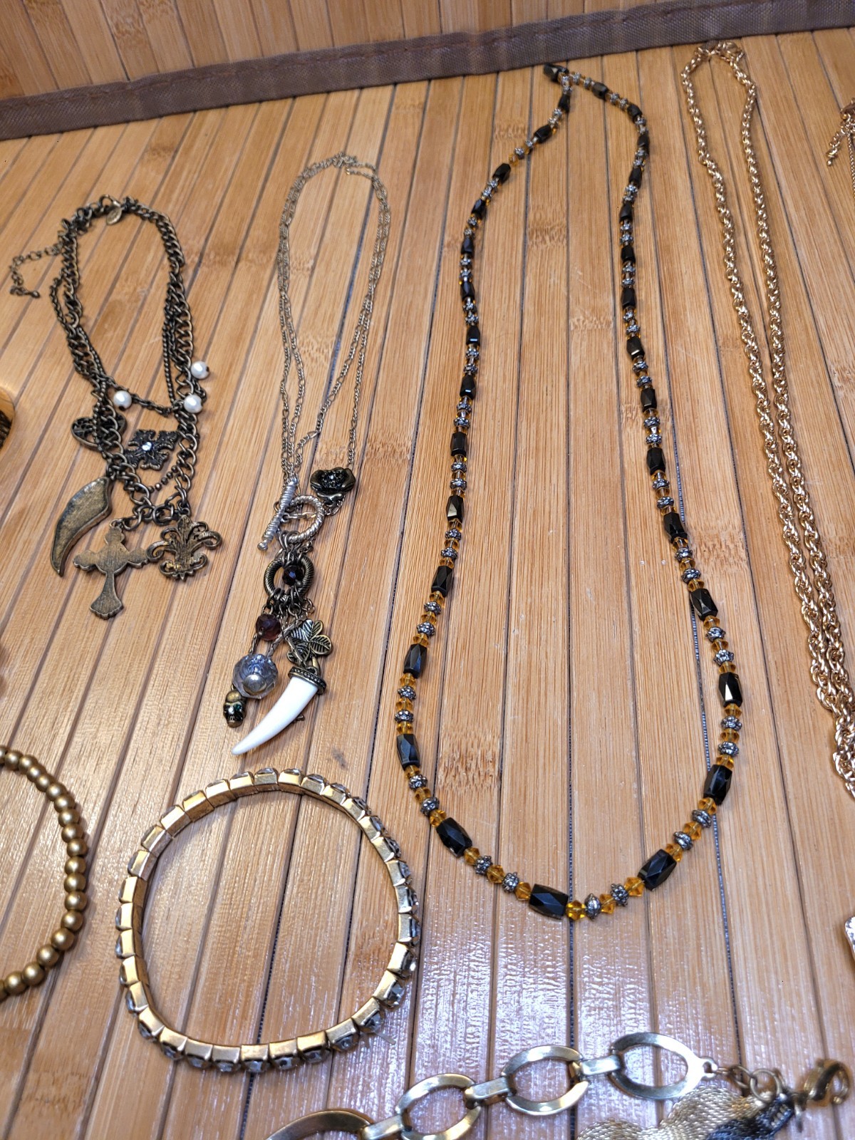 Vintage to Now Jelwery Lot of 25 Estate Sale Mixed Untested And Unsearched