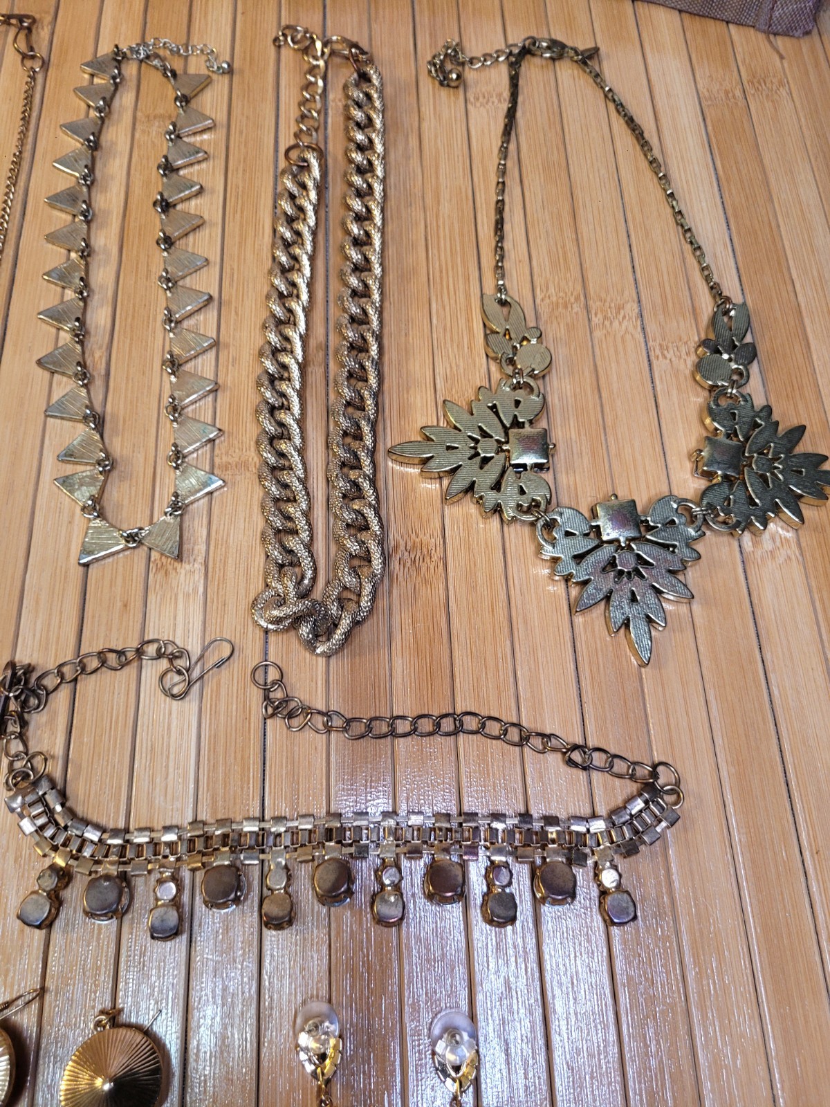 Vintage to Now Jelwery Lot of 25 Estate Sale Mixed Untested And Unsearched
