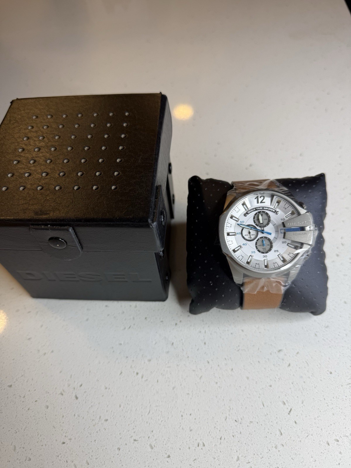 Diesel Original DZ4280 Mega Chief Men’s White Brown Leather Strap Watch 51mm