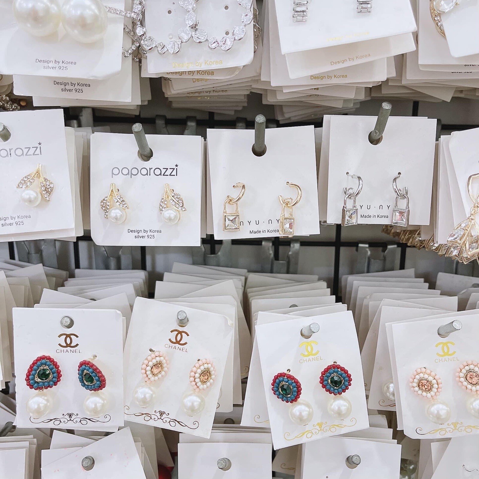 50 pairs of fashion earring. Lot earring
