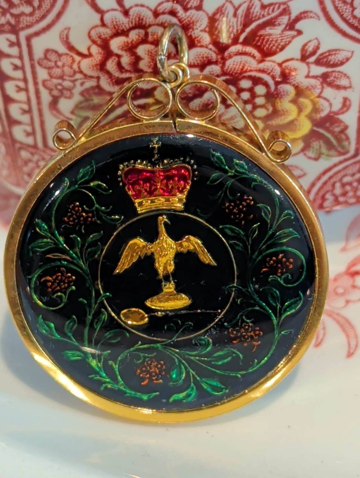 1977 Queen Elizabeth Sterling Silver Coin Medallion Pendant Multi Color