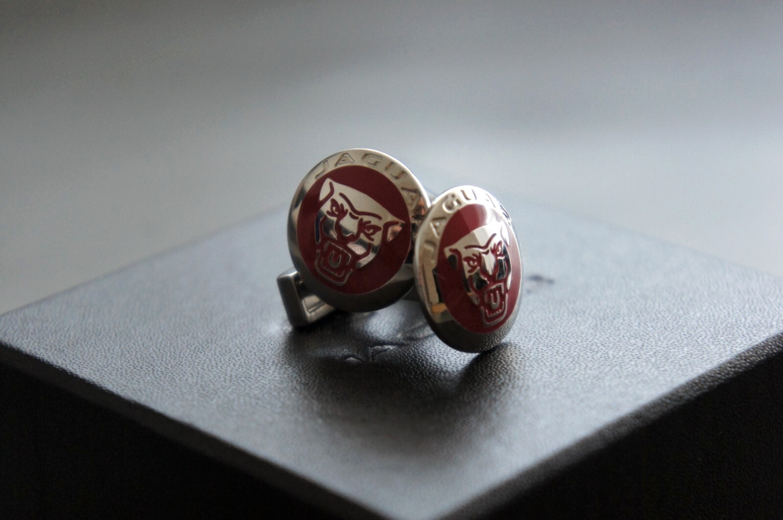NIB Genuine & OEM Jaguar Classic Red Enamel Head Logo Cuff Links 50JACL275RDA