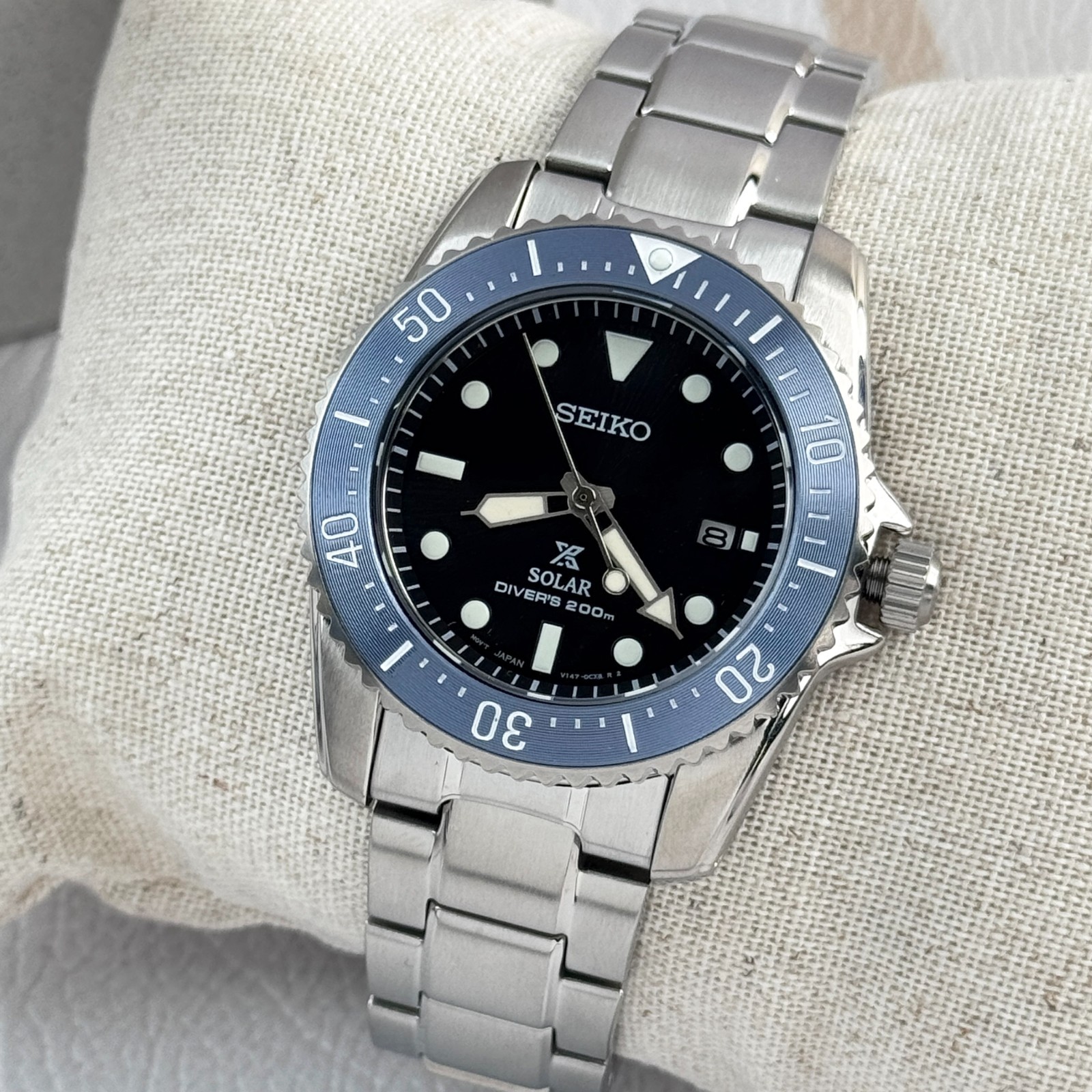 Seiko Men’s Prospex Sea Black Dial Stainless Steel Solar Diver Watch SNE569