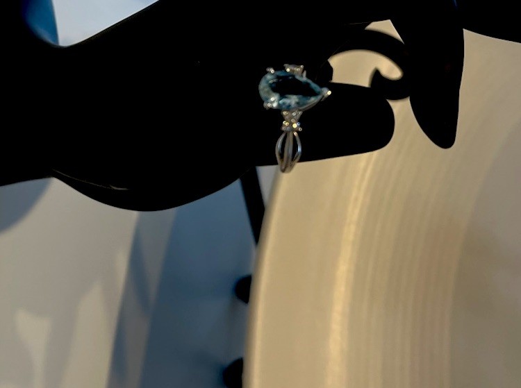 Outstanding Aquamarine Ring 14k W/G pear cut 2.65ct 12×18 .20 dia Size 7