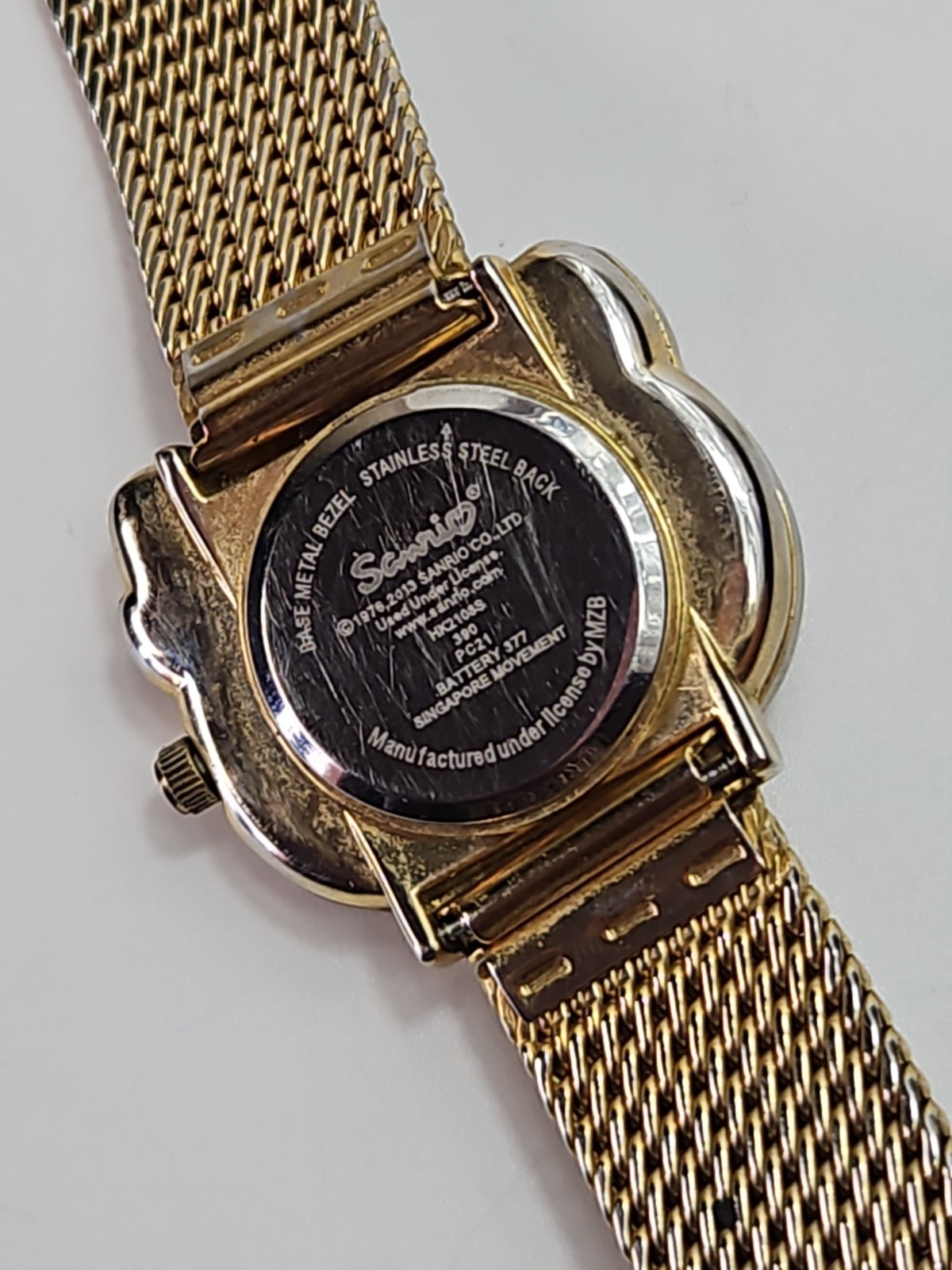 Sanrio Hello Kitty Watch Womens Gold Mesh Band New Battery Y2K