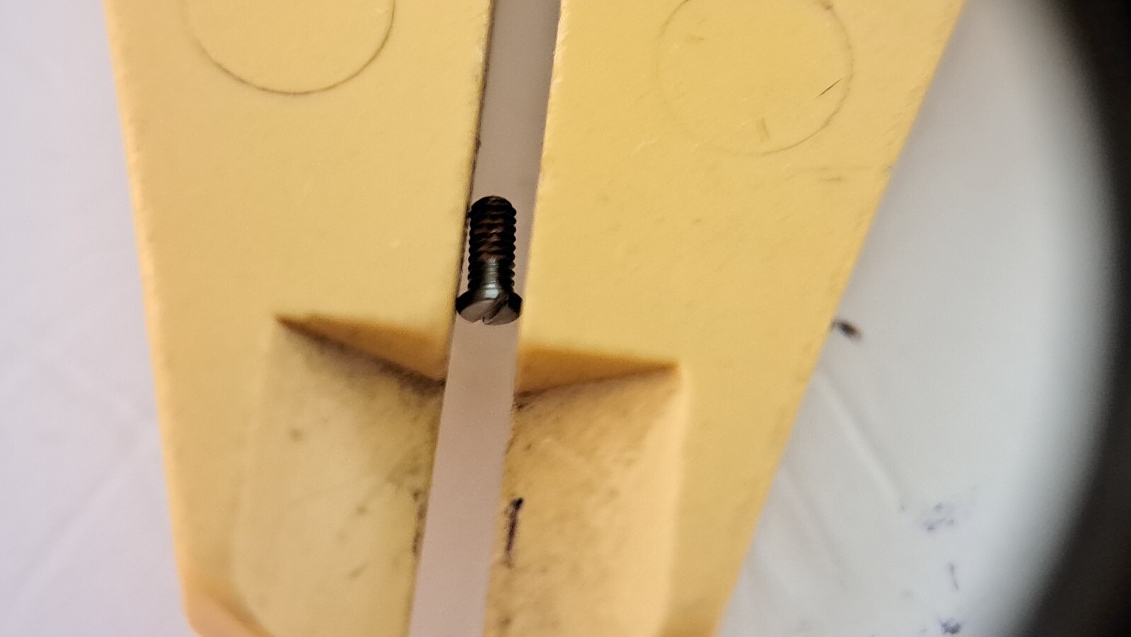 Vis de Fond 120 x 330 2400 L Watch screw for Repair