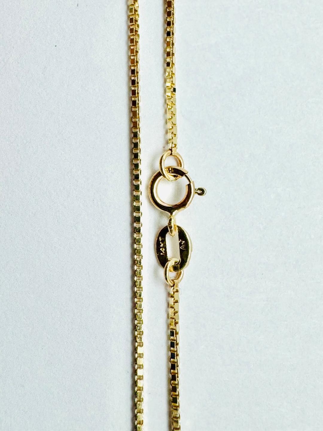14K Solid Yellow Gold Box Chain 1.8 Grams W: 1.0 mm L: 16 inches (40 cm) 032